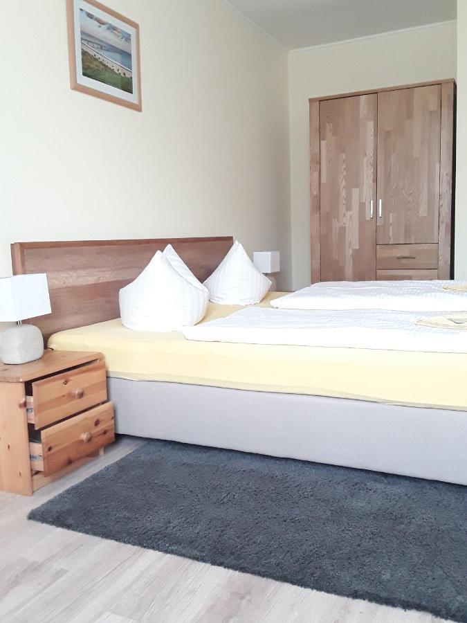 Gasthof Lindenkrug Broderstorf Luaran gambar
